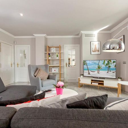 4 Bedroom Apartment In Puerto Banus 150 Meters From The Beach マルベーリャ エクステリア 写真