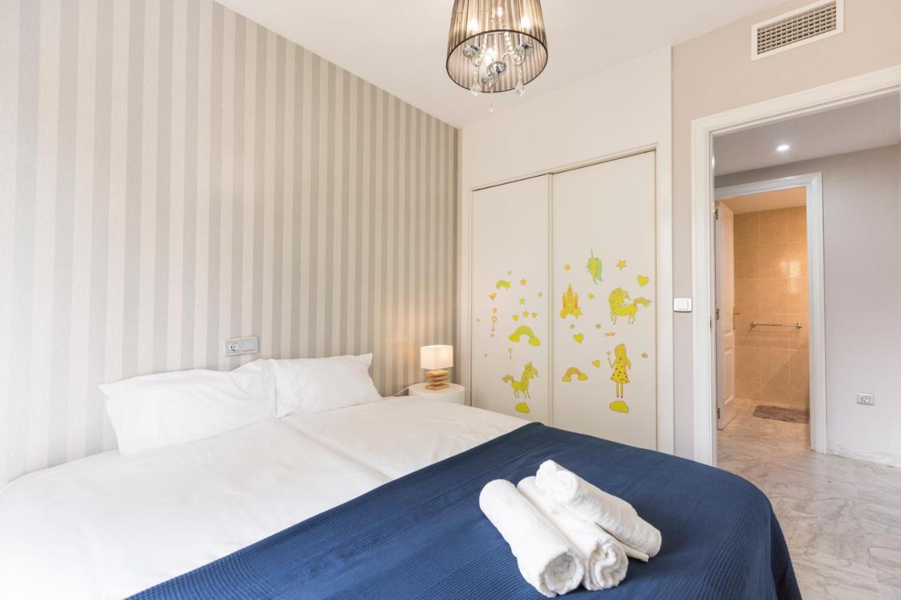 4 Bedroom Apartment In Puerto Banus 150 Meters From The Beach マルベーリャ エクステリア 写真