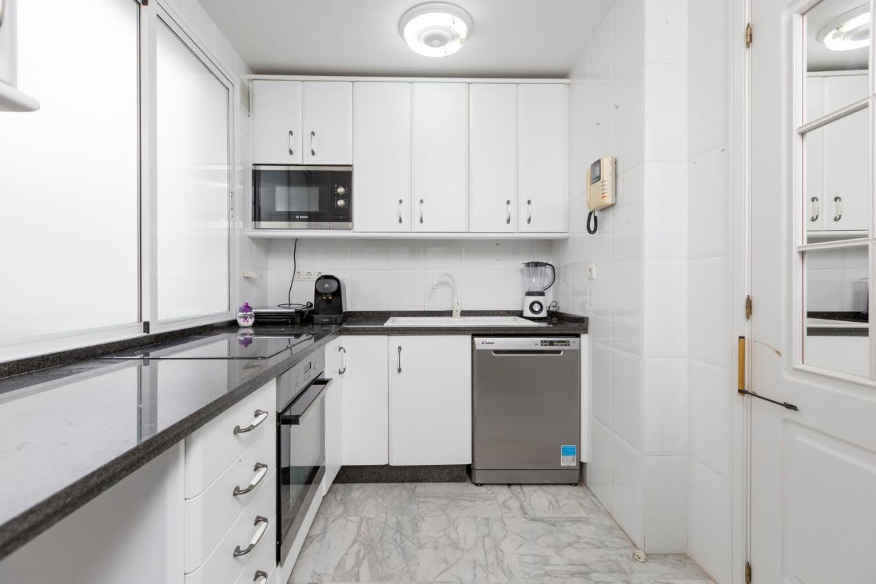 4 Bedroom Apartment In Puerto Banus 150 Meters From The Beach マルベーリャ エクステリア 写真